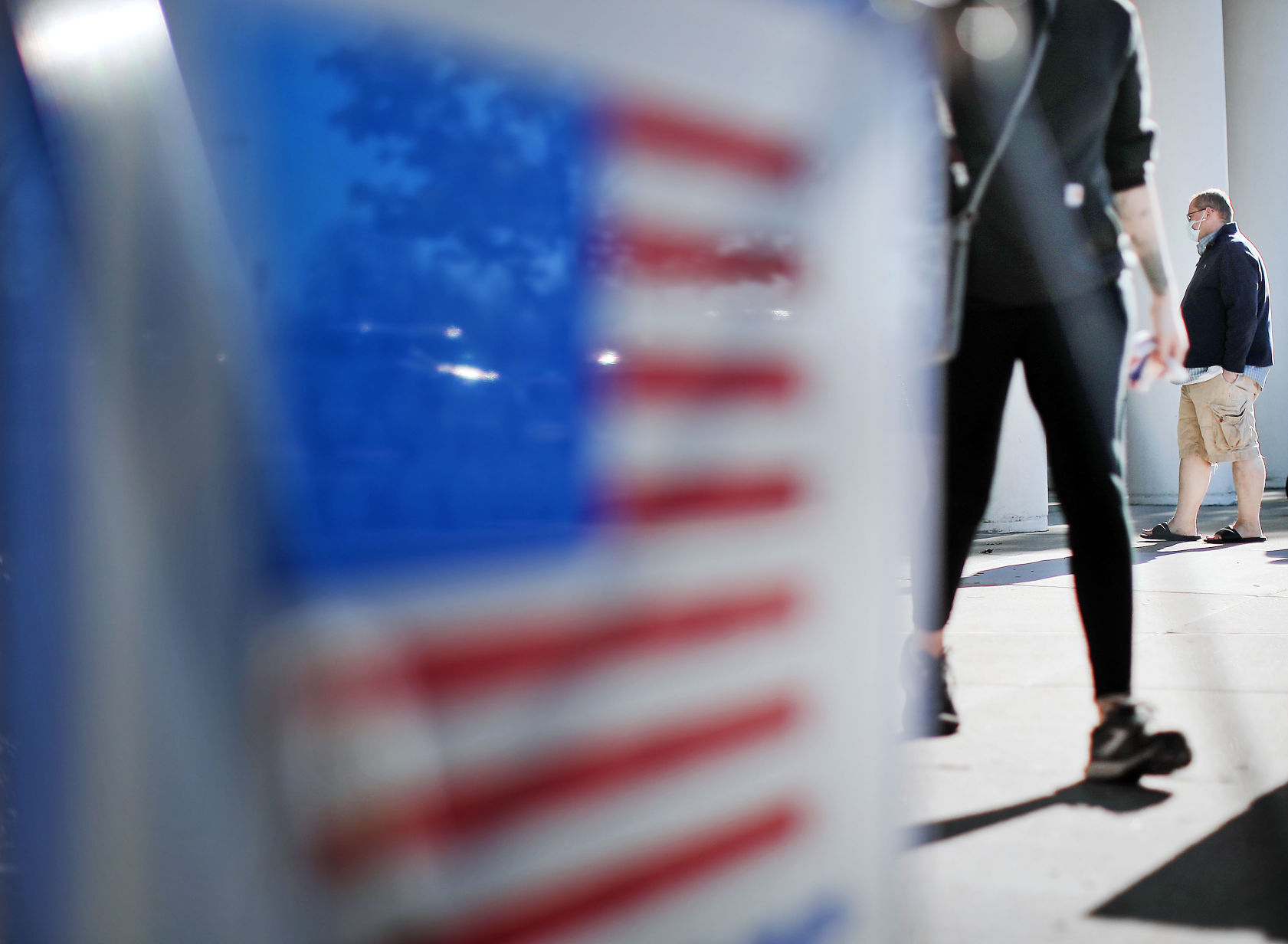 JVG_201103_POLLS10_AW